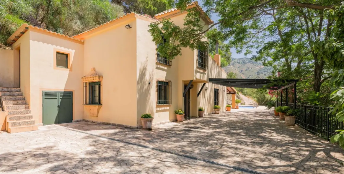 Sale of detached villa in Ojén 36