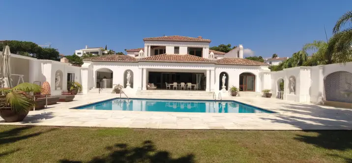 Long-term rent of detached villa in El Paraiso 2