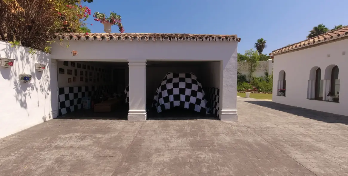 Long-term rent of detached villa in El Paraiso 16