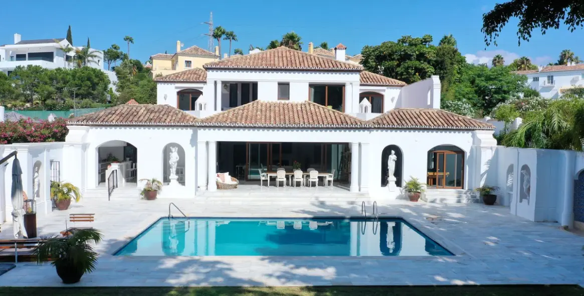 Long-term rent of detached villa in El Paraiso 17