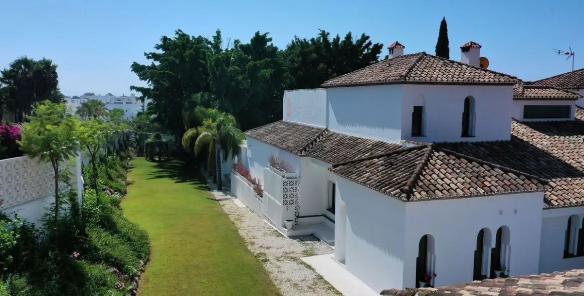 Long-term rent of detached villa in El Paraiso 19