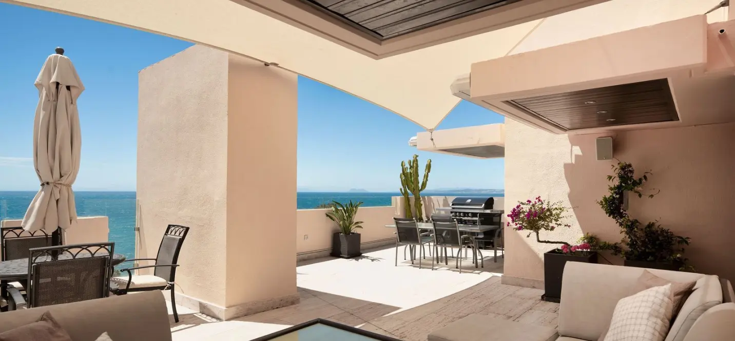 Sale of penthouse duplex in Estepona 1