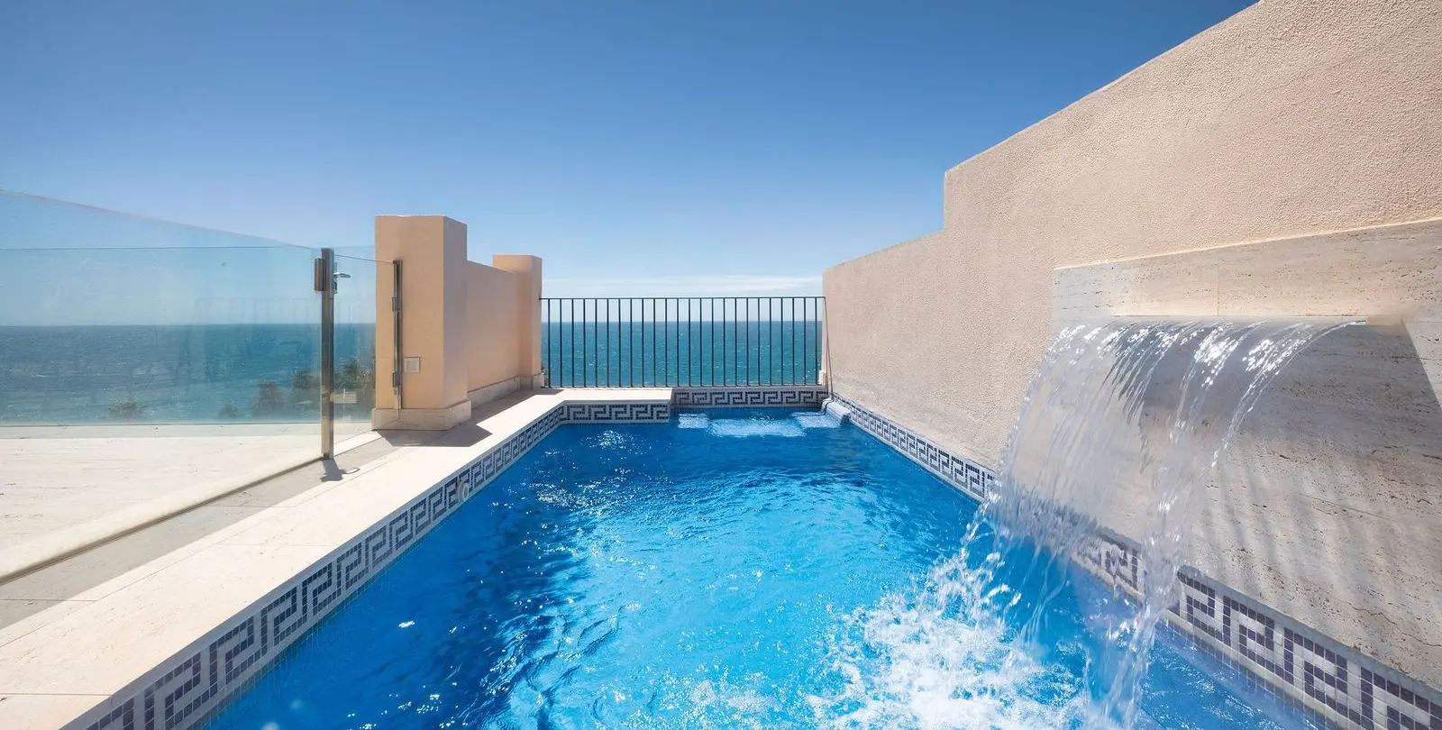 Sale of penthouse duplex in Estepona 3