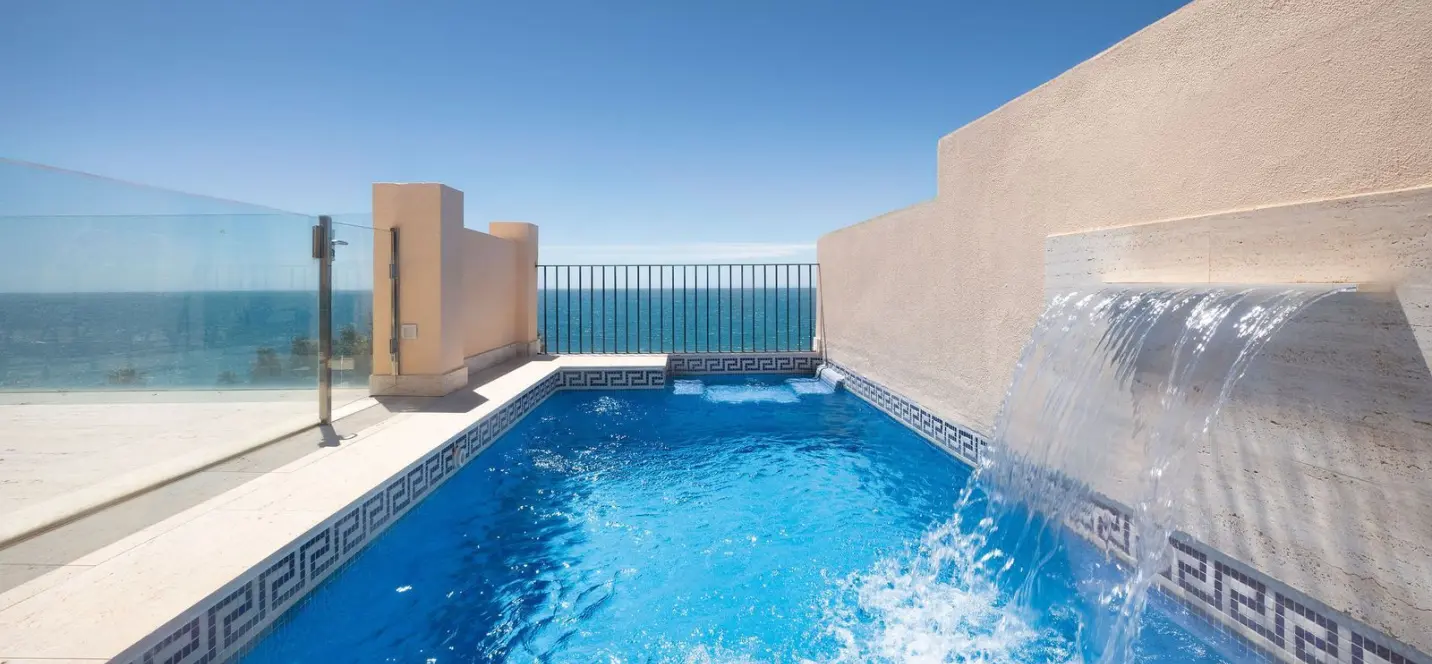 Sale of penthouse duplex in Estepona 2