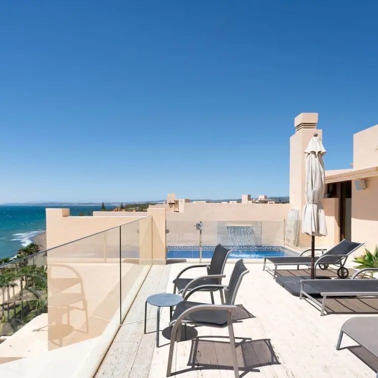 Sale of penthouse duplex in Estepona