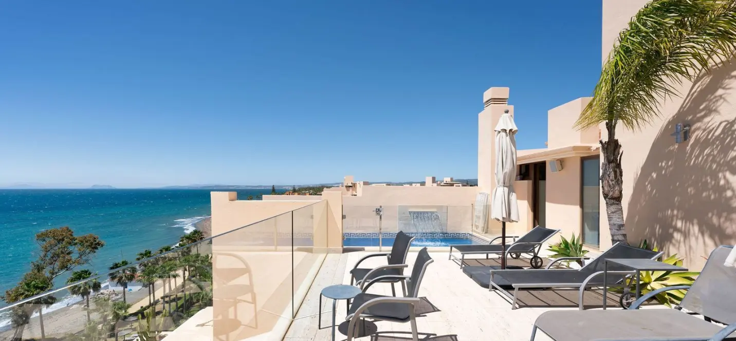 Sale of penthouse duplex in Estepona 3