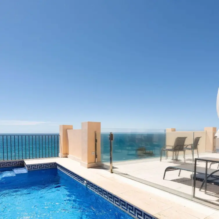 Sale of penthouse duplex in Estepona