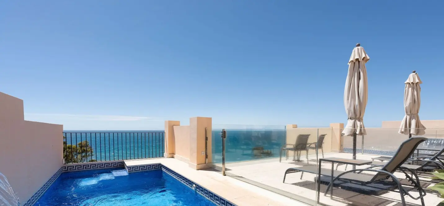 Sale of penthouse duplex in Estepona 4