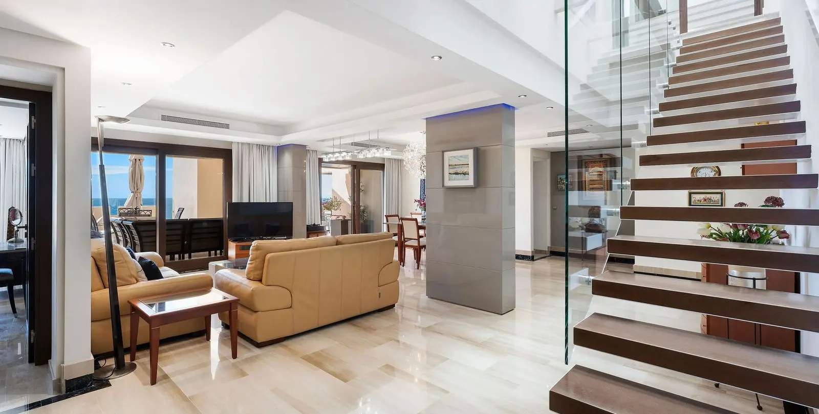 Sale of penthouse duplex in Estepona 15