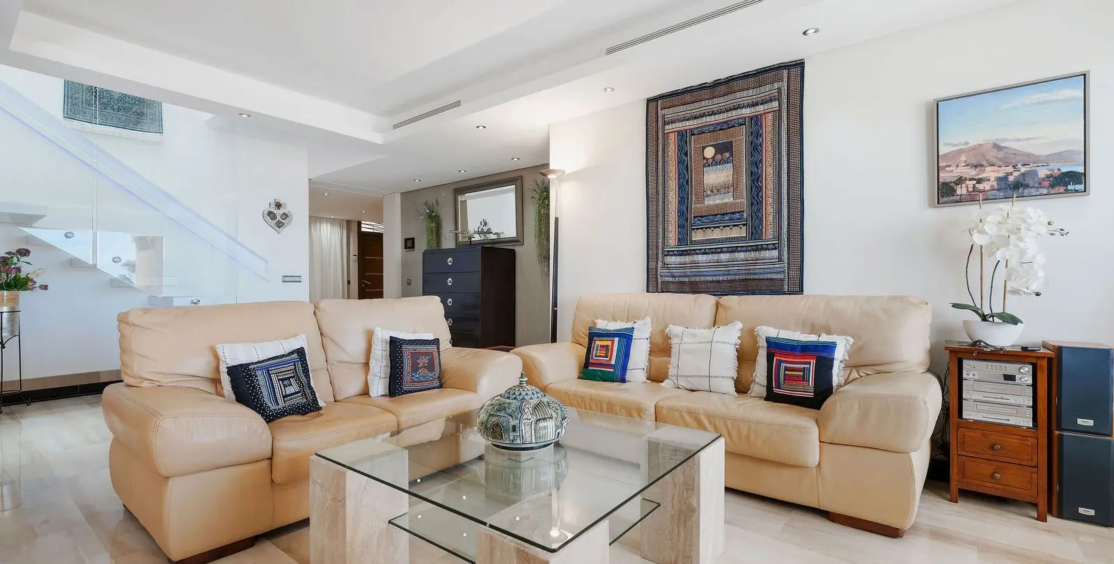 Sale of penthouse duplex in Estepona 17