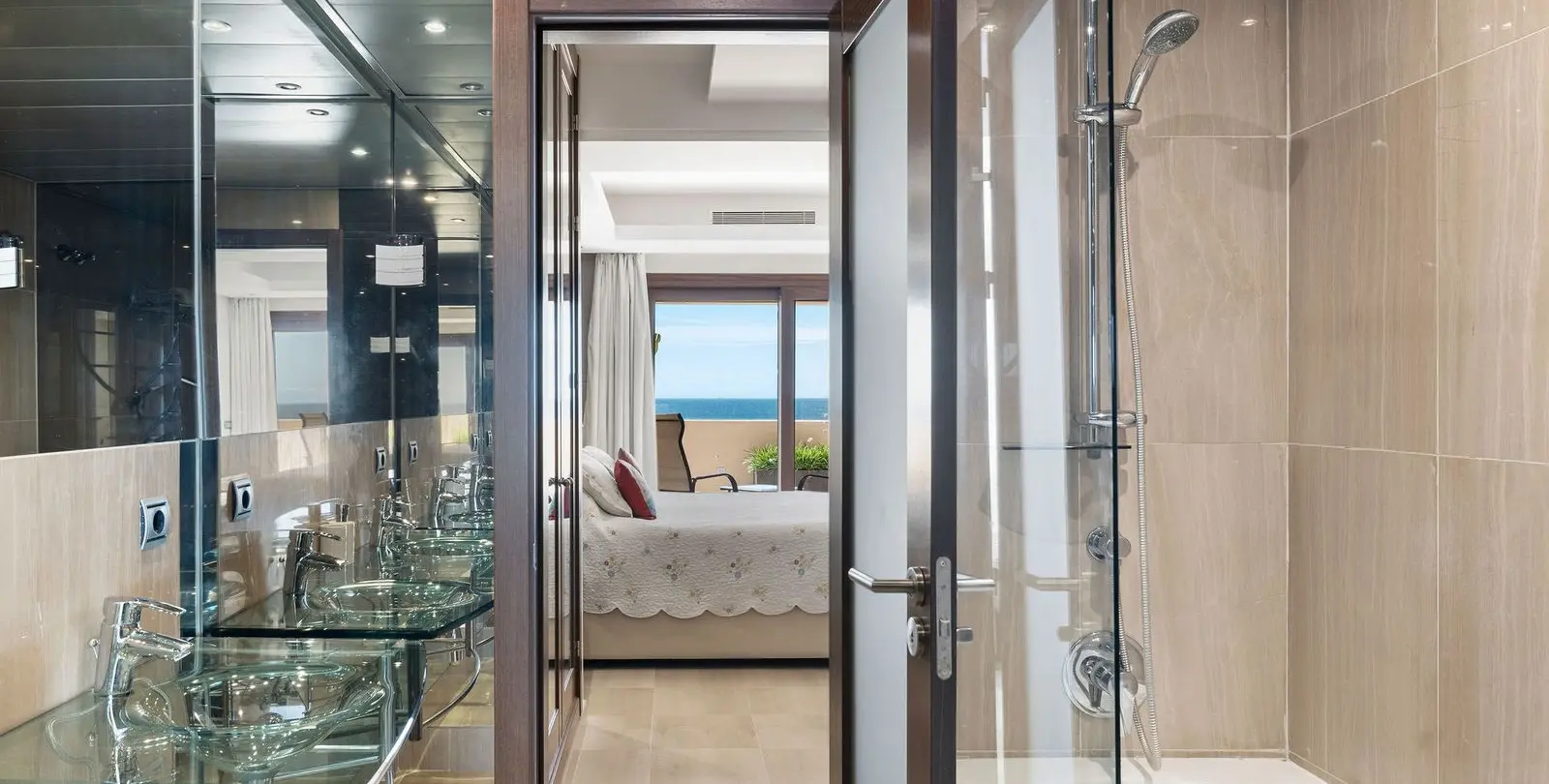Sale of penthouse duplex in Estepona 19