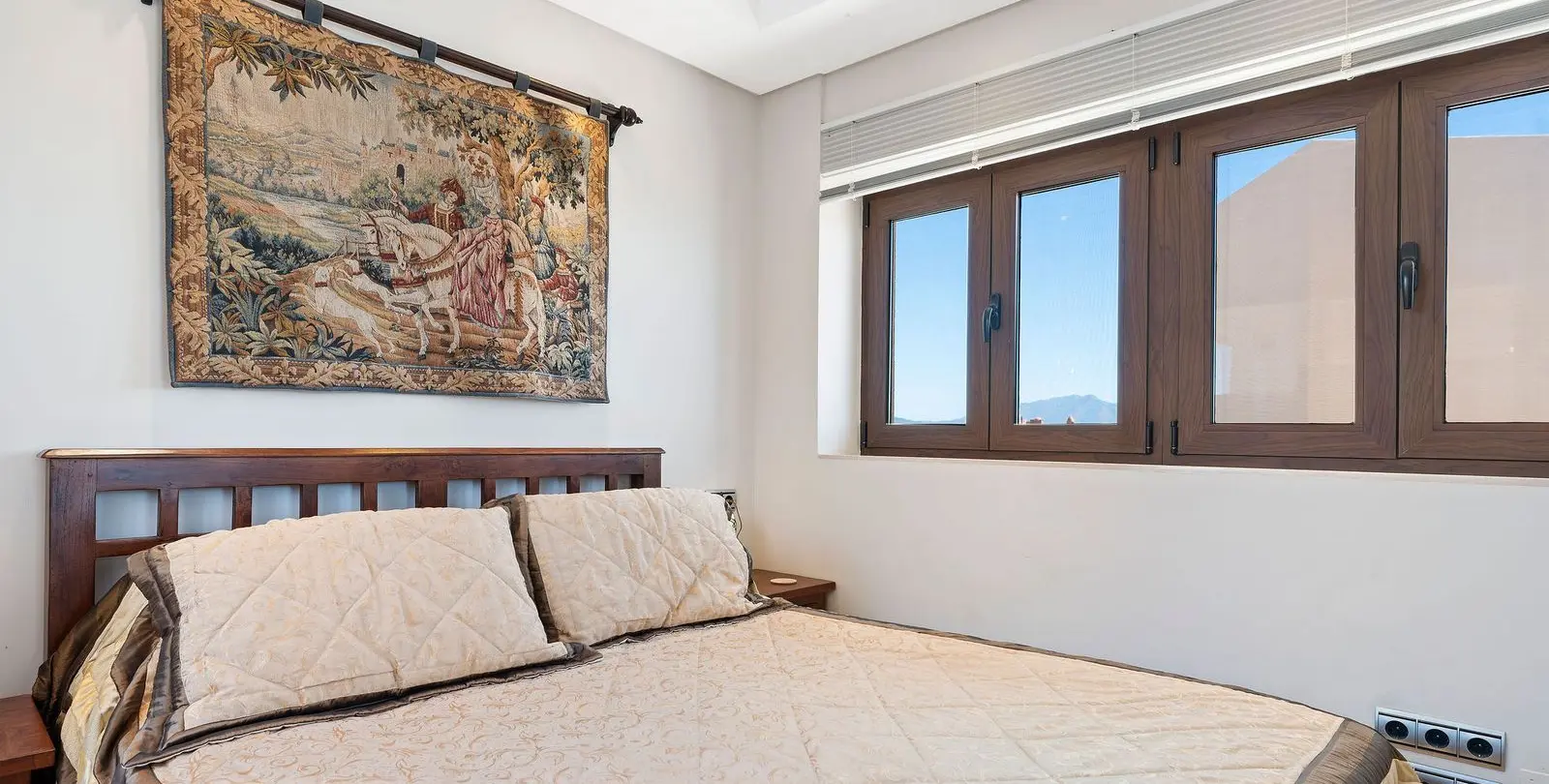 Sale of penthouse duplex in Estepona 28