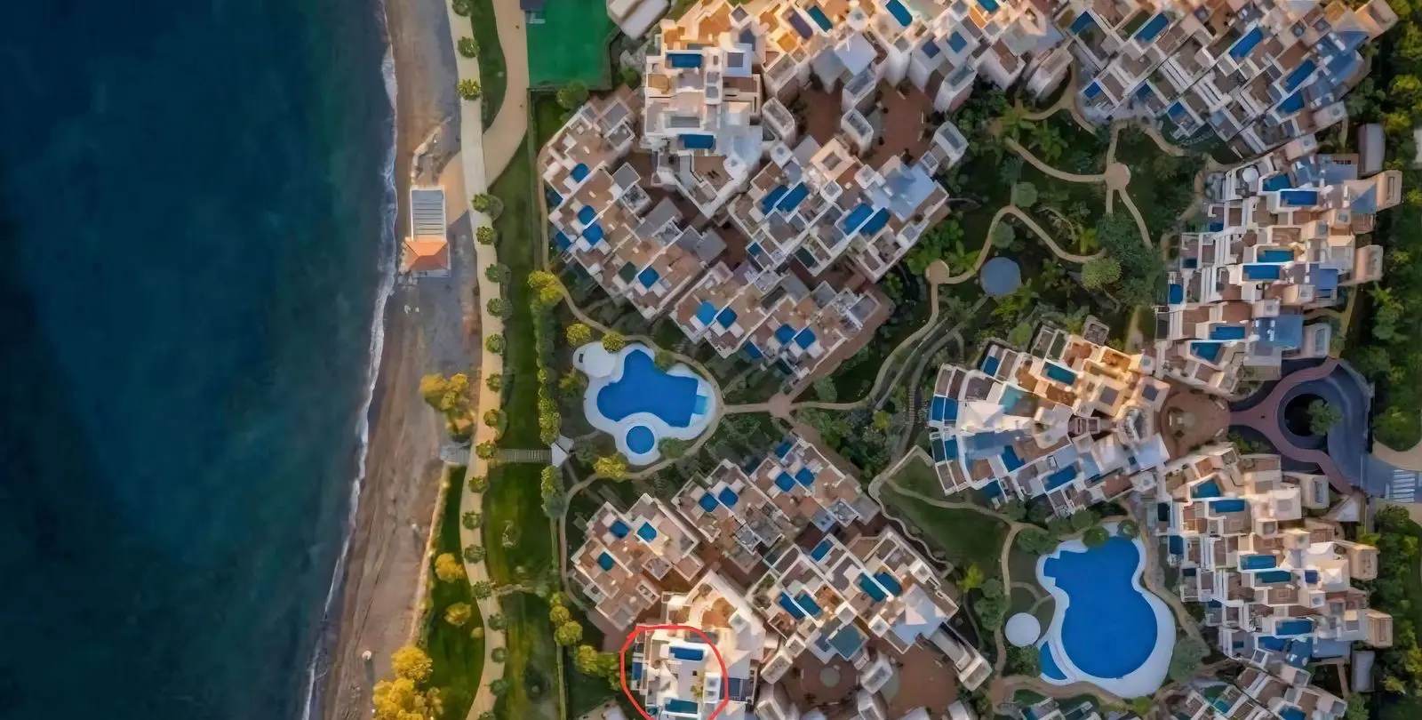 Sale of penthouse duplex in Estepona 35