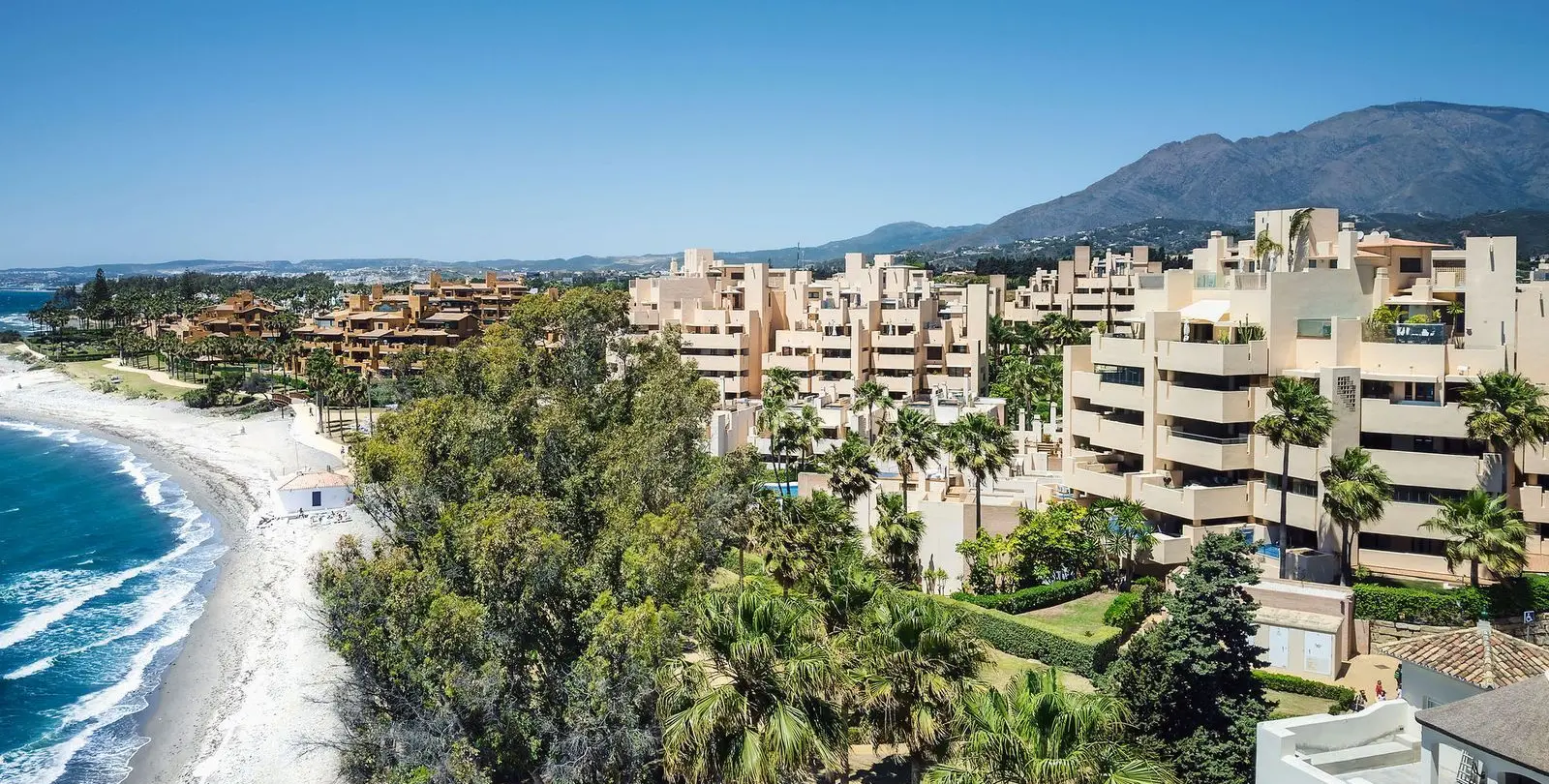 Sale of penthouse duplex in Estepona 36