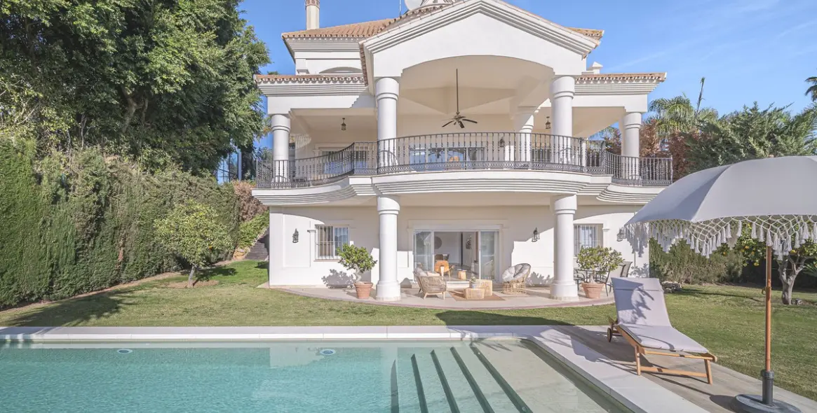 Продажа  отдельно стоящей виллы в Nueva Andalucía 2