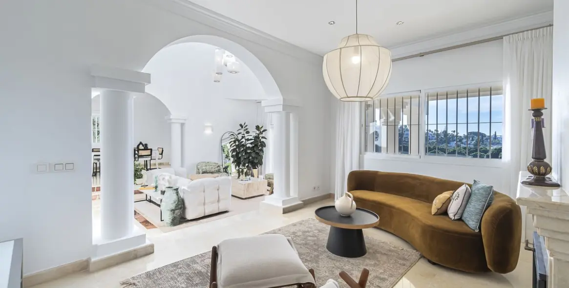 Продажа  отдельно стоящей виллы в Nueva Andalucía 10