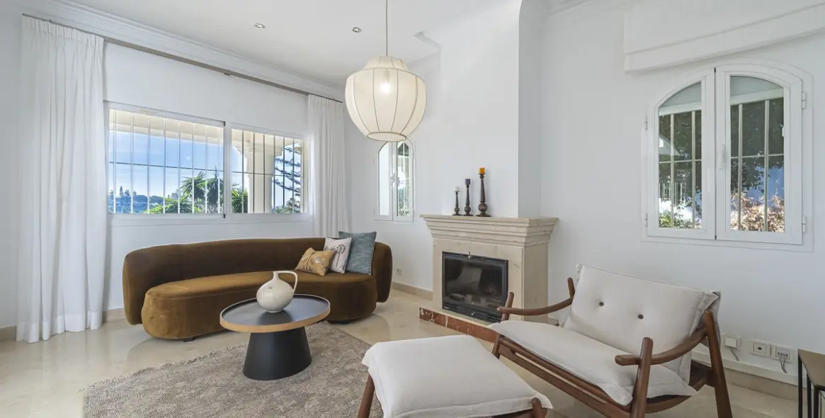 Продажа  отдельно стоящей виллы в Nueva Andalucía 11