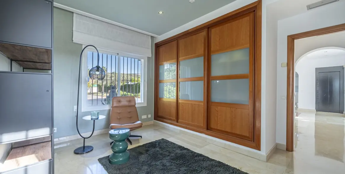 Продажа  отдельно стоящей виллы в Nueva Andalucía 15