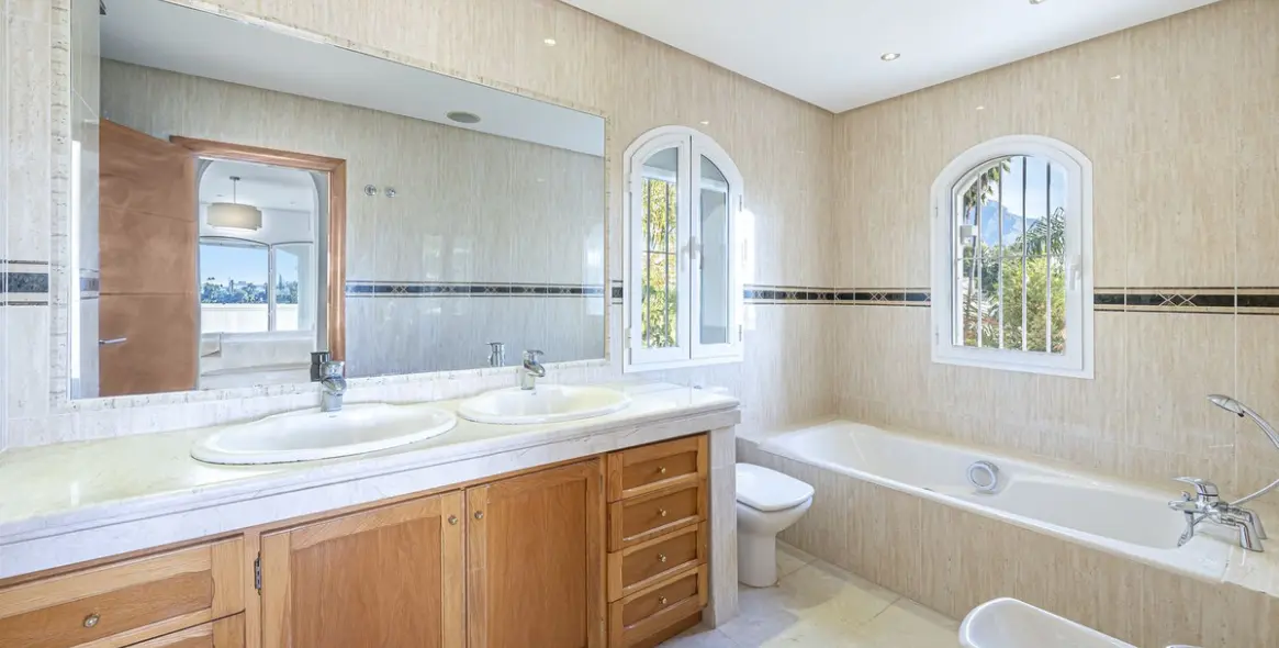 Продажа  отдельно стоящей виллы в Nueva Andalucía 16