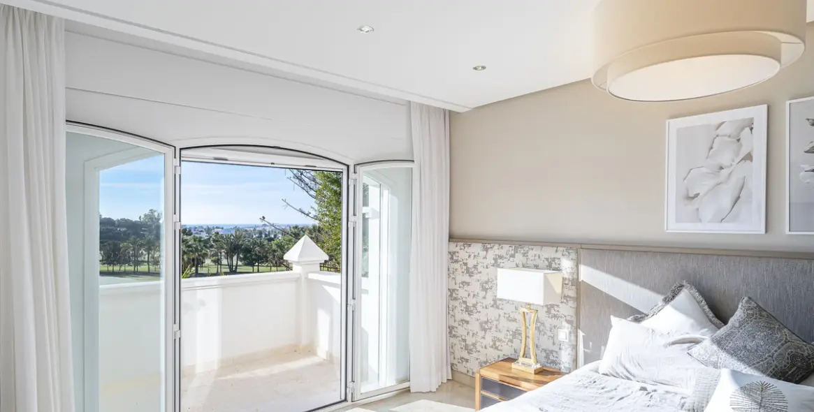 Продажа  отдельно стоящей виллы в Nueva Andalucía 24