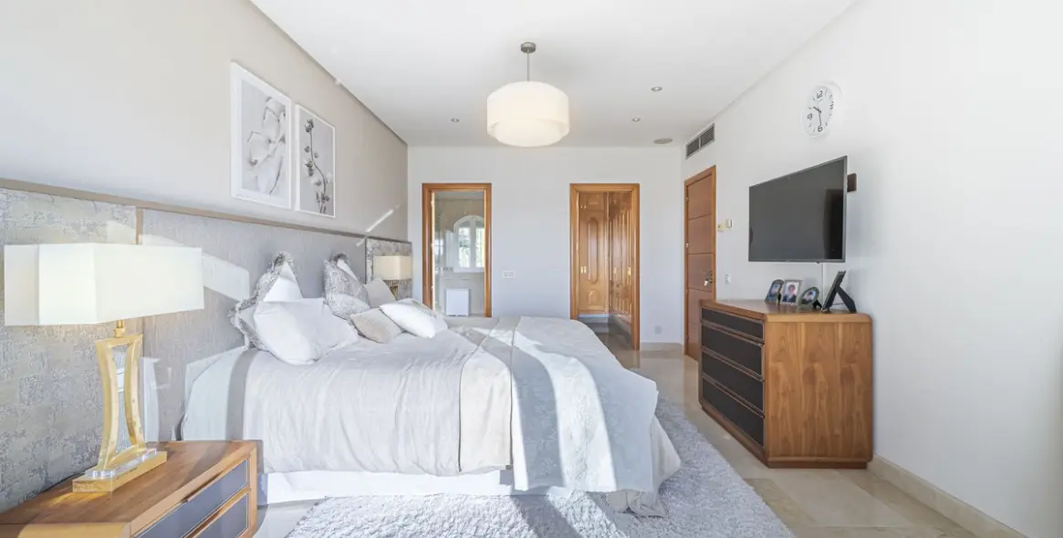 Продажа  отдельно стоящей виллы в Nueva Andalucía 25