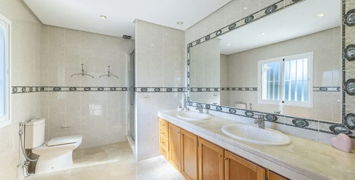 Продажа  отдельно стоящей виллы в Nueva Andalucía 26