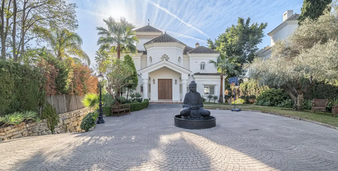 Продажа  отдельно стоящей виллы в Nueva Andalucía 29