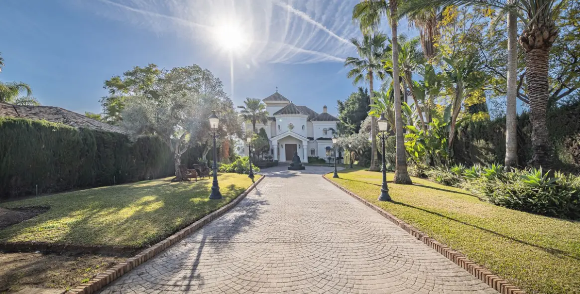 Продажа  отдельно стоящей виллы в Nueva Andalucía 30