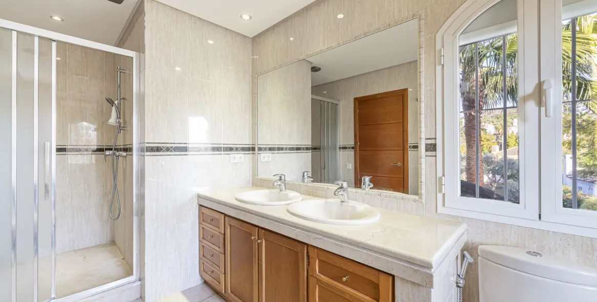 Продажа  отдельно стоящей виллы в Nueva Andalucía 38