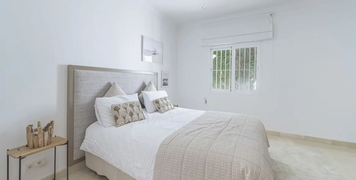 Продажа  отдельно стоящей виллы в Nueva Andalucía 40