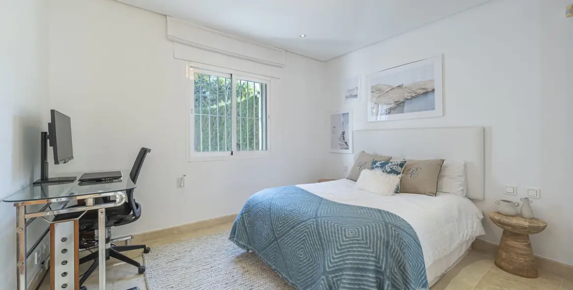 Продажа  отдельно стоящей виллы в Nueva Andalucía 41