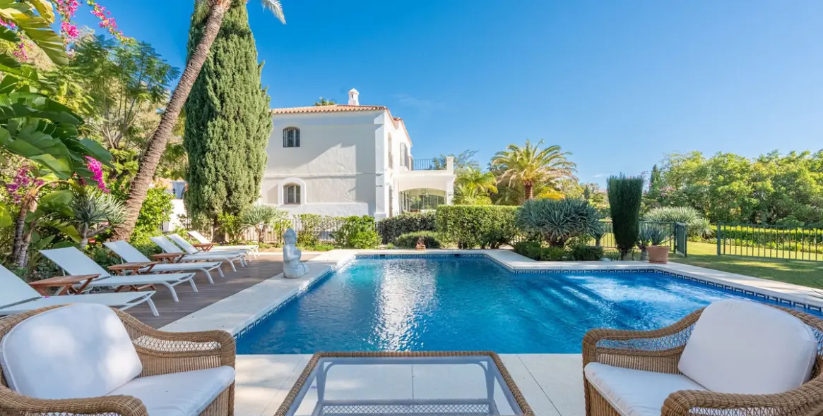 Sale of detached villa in Nueva Andalucía 1