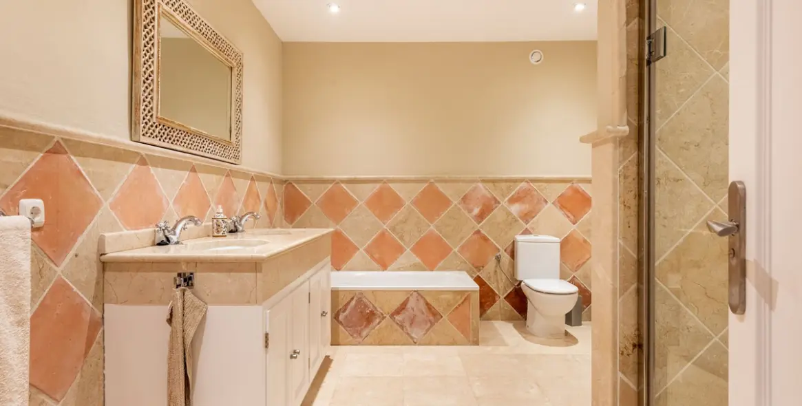Sale of detached villa in Nueva Andalucía 26