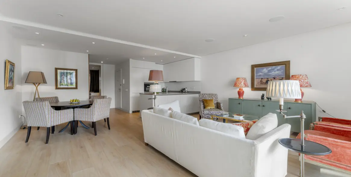 Sale of middle floor apartment in The Golden Mile 3