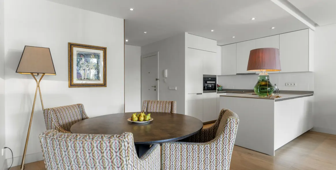 Sale of middle floor apartment in The Golden Mile 11