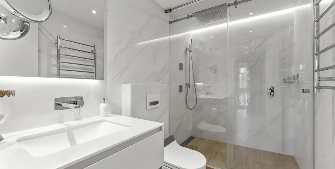 Sale of middle floor apartment in The Golden Mile 14