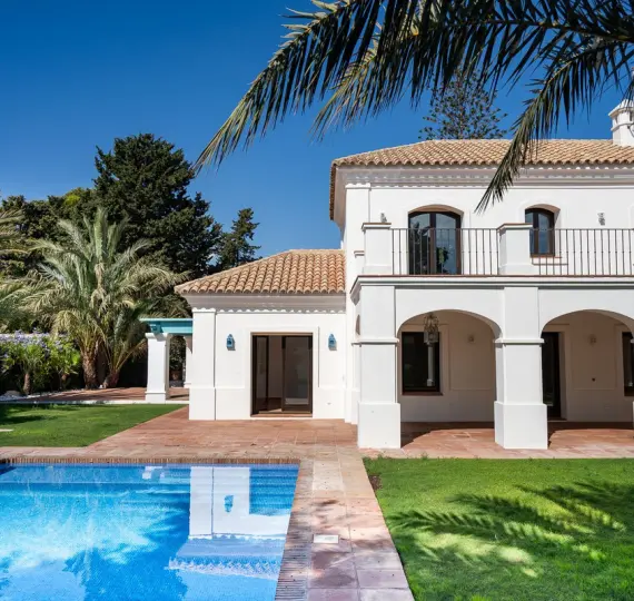 Venta de villa independiente en Guadalmina Baja