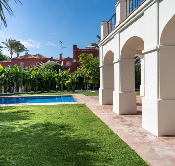 Venta de villa independiente en Guadalmina Baja
