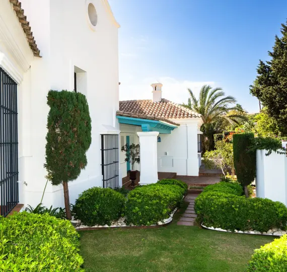 Venta de villa independiente en Guadalmina Baja