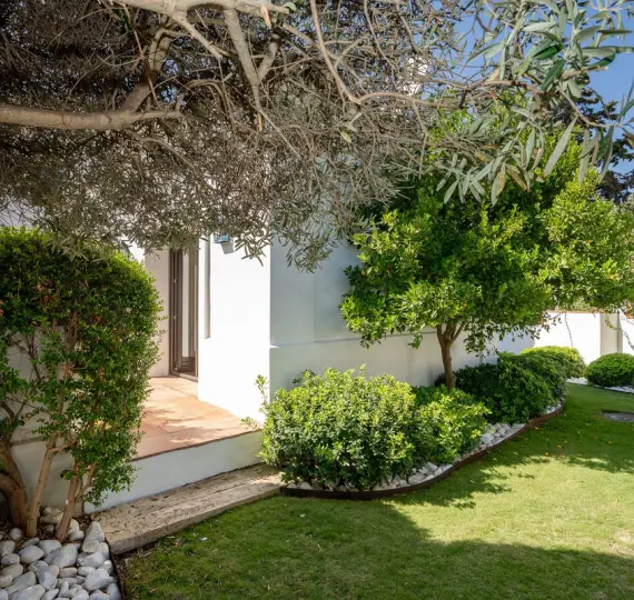 Venta de villa independiente en Guadalmina Baja