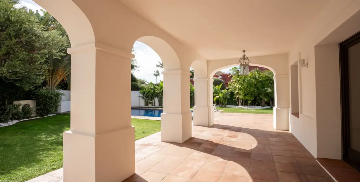 Venta de villa independiente en Guadalmina Baja 11