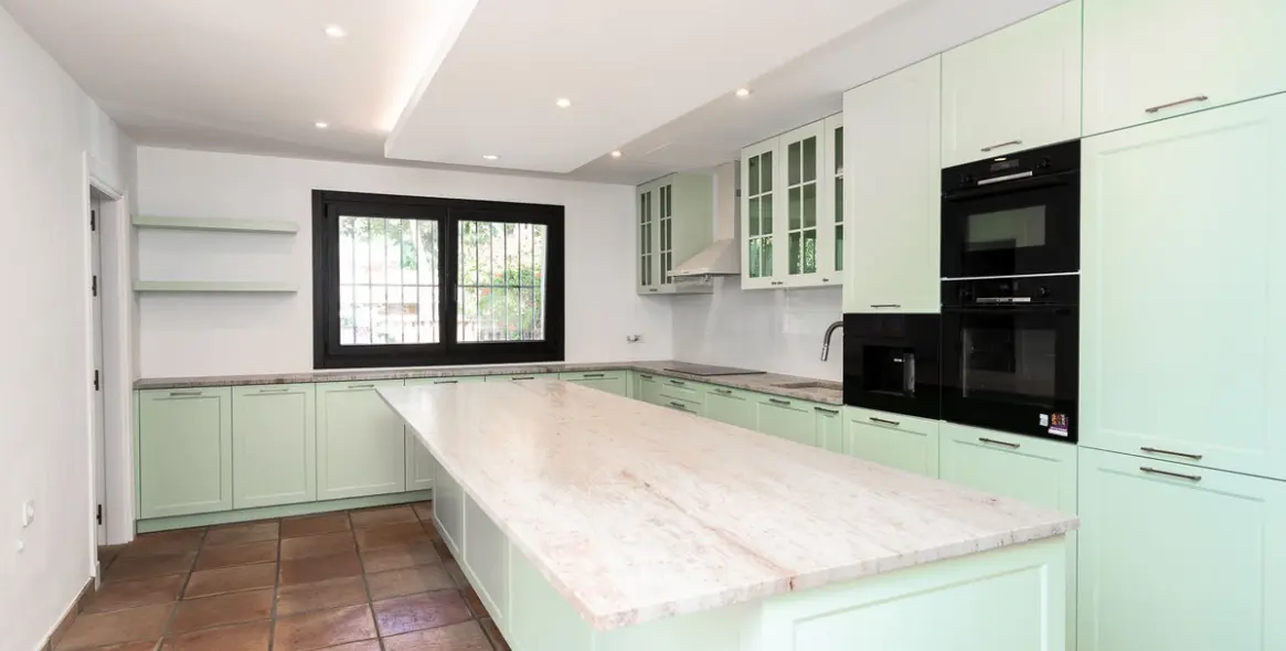 Venta de villa independiente en Guadalmina Baja 14