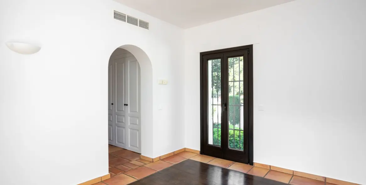 Venta de villa independiente en Guadalmina Baja 25