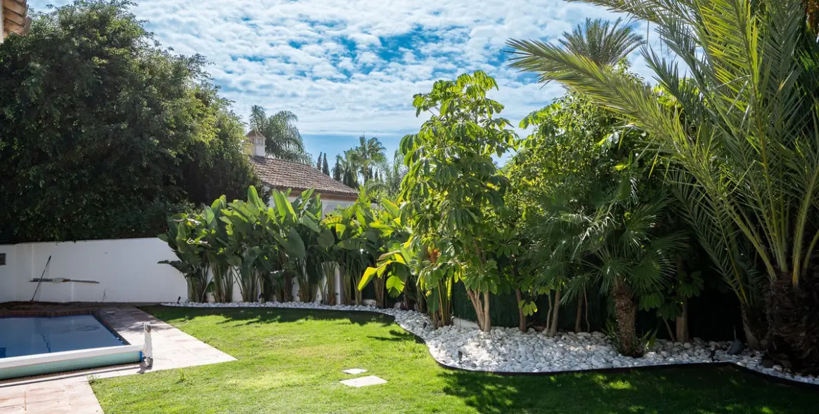 Venta de villa independiente en Guadalmina Baja 50