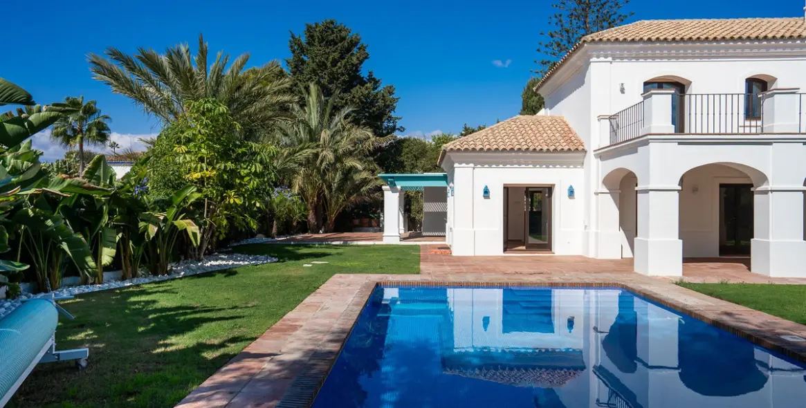 Venta de villa independiente en Guadalmina Baja 52