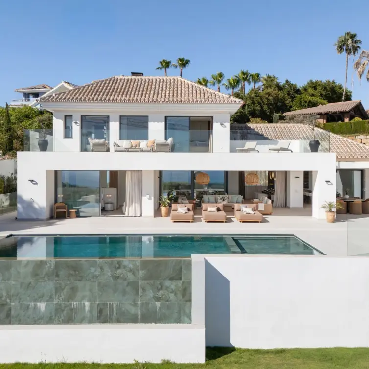 Venta de villa independiente en Elviria
