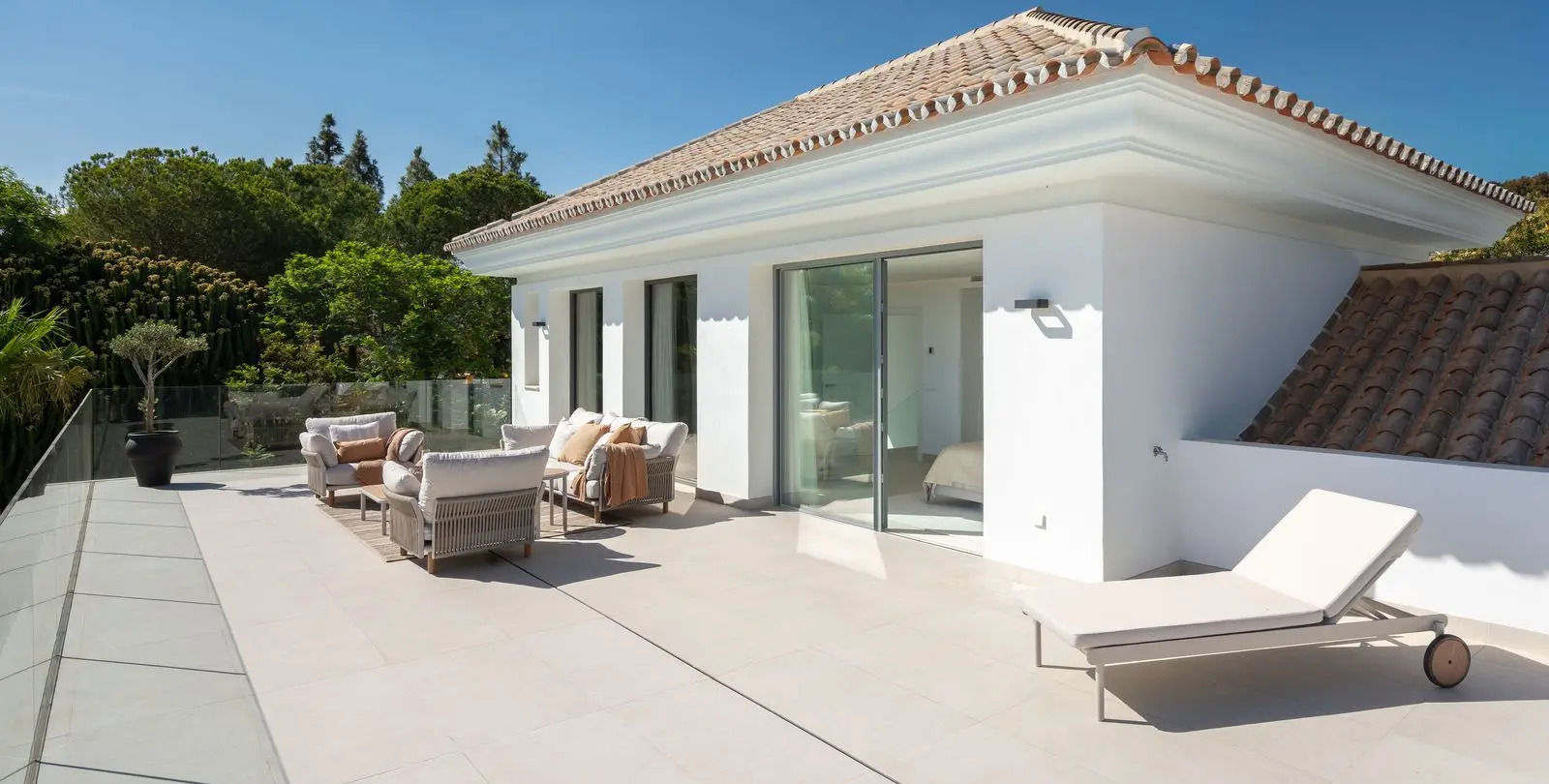 Venta de villa independiente en Elviria 41