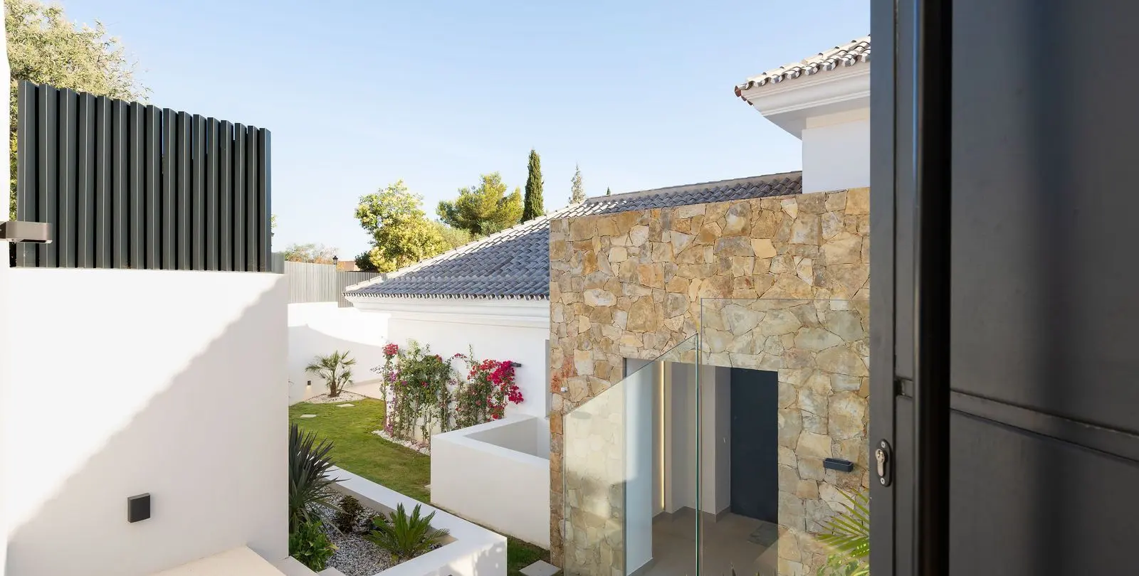 Venta de villa independiente en Elviria 46