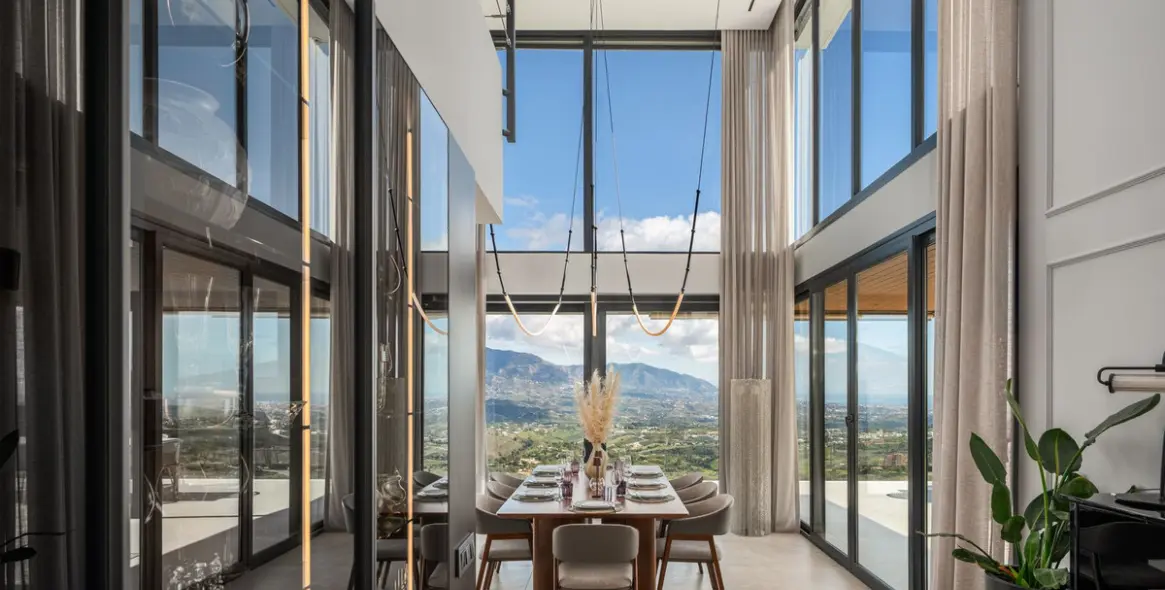 Продажа  отдельно стоящей виллы в La Mairena 12