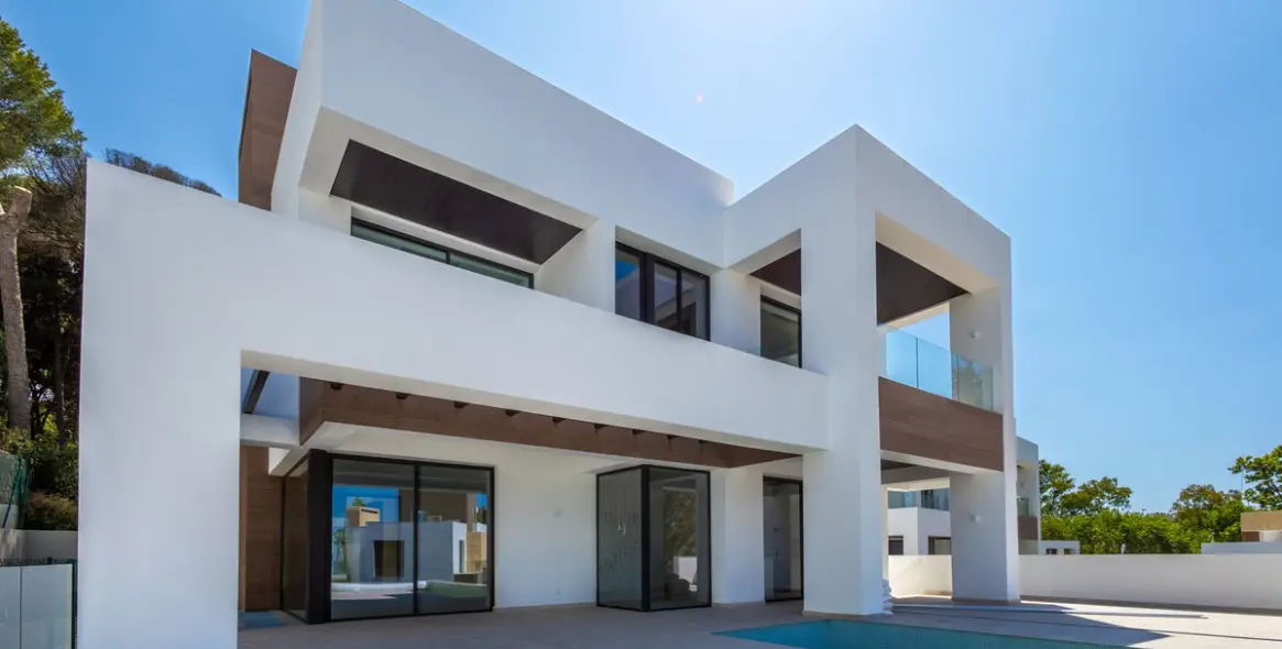 Sale of detached villa in The Golden Mile 1